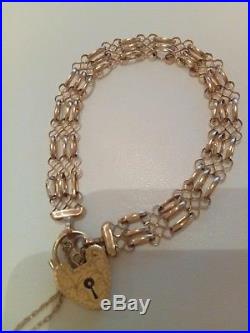 9ct gold padlock bracelet. A beautiful, unique style, fully hallmarked. 6.7g