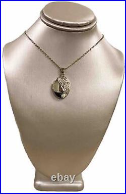 Beautiful 9ct hallmarked gold oval opening locket and 9ct chain 16 Inches