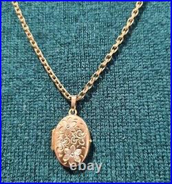 Gold 9ct chain with locket. 15.12gm