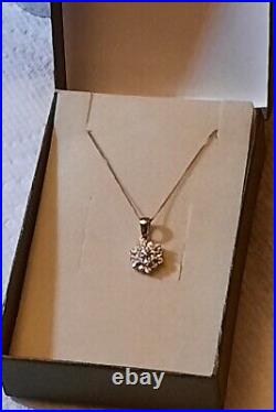 Pretty 9ct Gold Diamond Daisy Cluster Necklace Fine 18 Inch Chain
