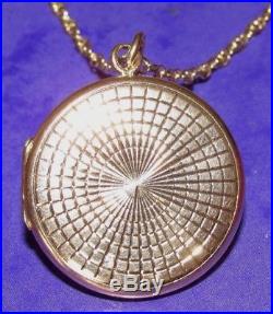 SECONDHAND 9ct YELLOW GOLD OPENING ROUND LOCKET PENDANT & 9CT GOLD CHAIN 56.5cm